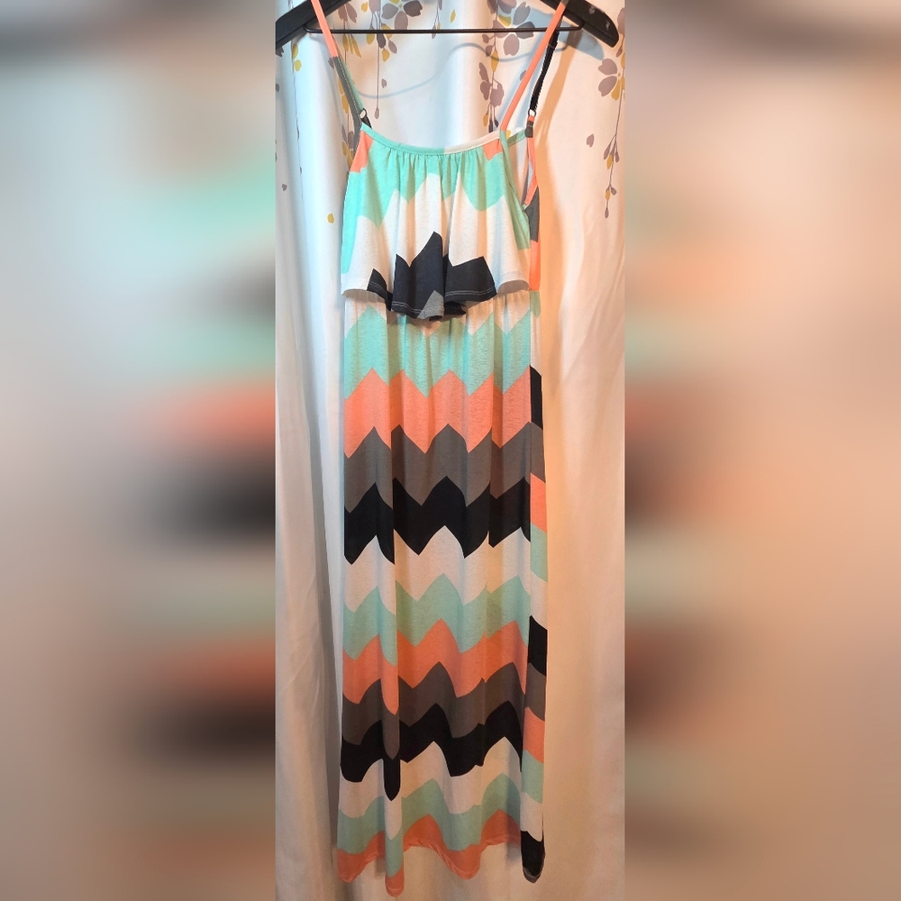 Chevron Patterned Maxi Skirt-size Small